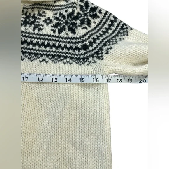 J. Crew Black & Cream Long Sleeve Snowflake Collared Sweater Medium Women’s GUC - Picture 8 of 10